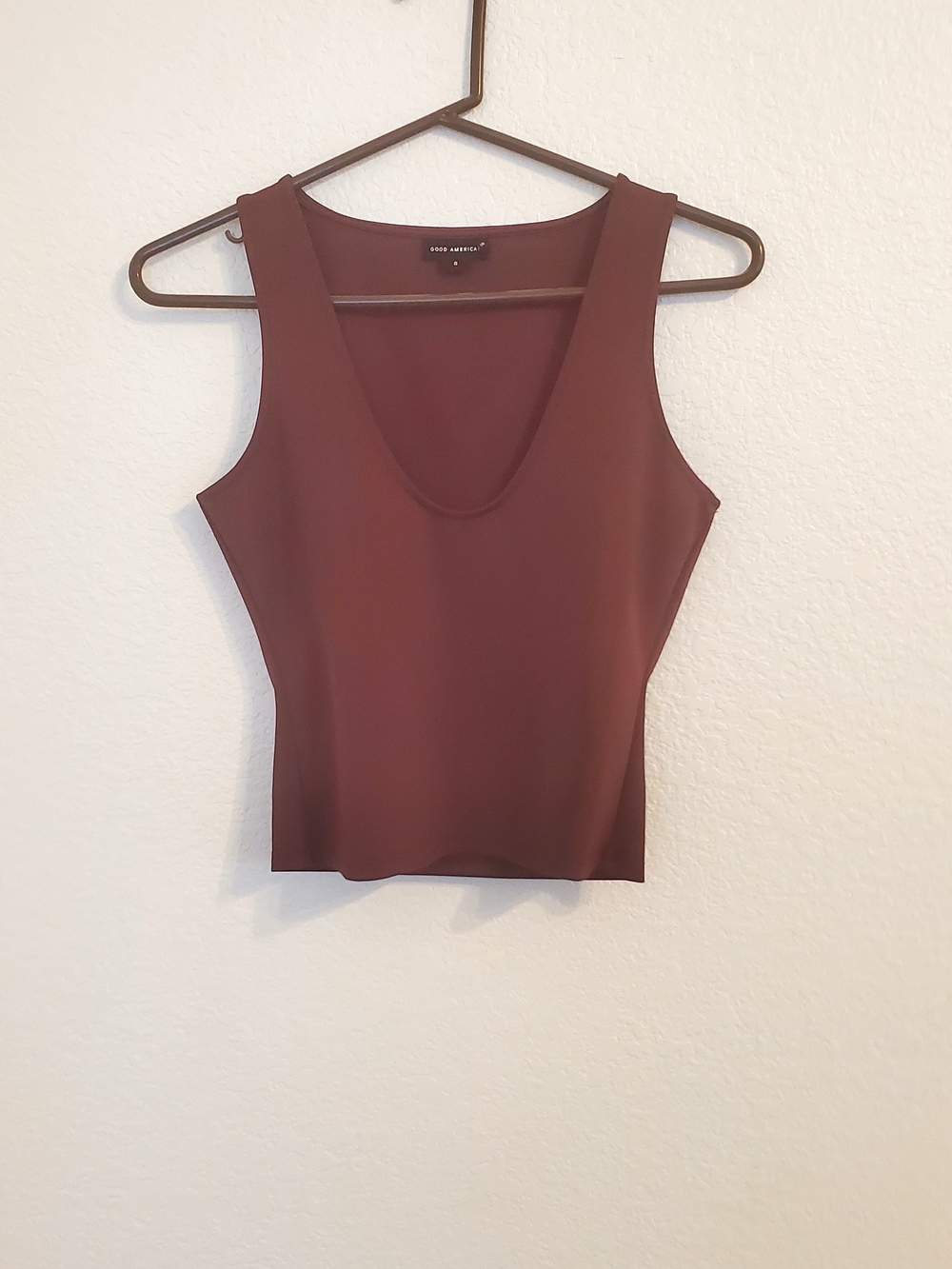Good American Scoop Neck Tank